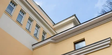 Инвесторы отремонтировали девять объектов в ВАО по льготной городской программе