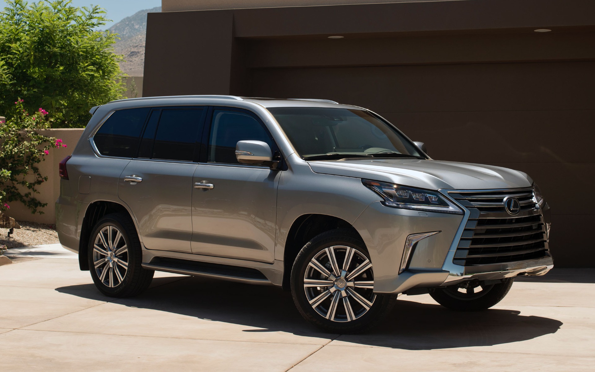 Lexus �� 7 ��� ������ ������ � ����������� �� ������� ������