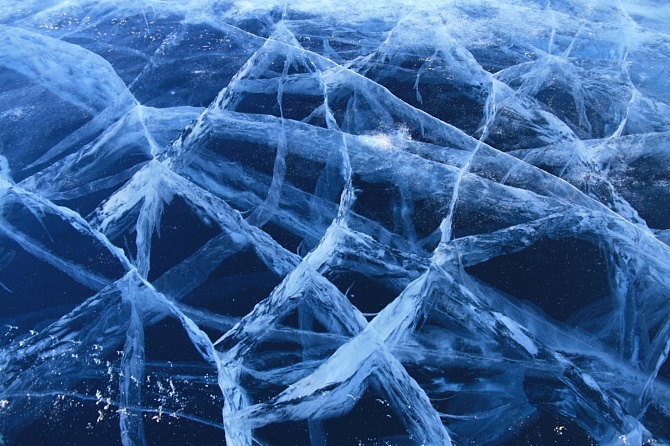Звук треска льда. Лед трескается. Текстура льда. Треснутый лед. Трещины на льду.