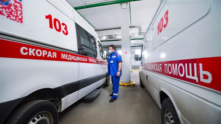 Двое пострадавших при ударе ВСУ по ТЦ под Курском доставлены в РДБК в Москве