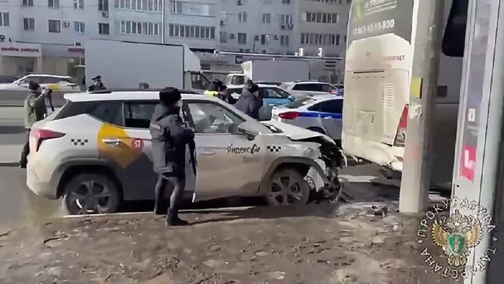 Дело возбуждено против въехавшего в остановку в Казани водителя