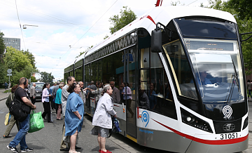Движение трамваев по Богатырскому мосту остановят на выходных