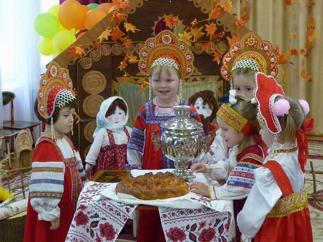 Мбдоу детский сад сказка сергач 8. Выставка хлеба. День хлеба развлечение в младшей. Праздник день хлеба в детских садах. Планета хлеба.