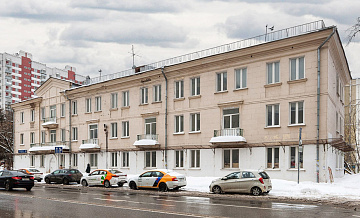 Трехэтажное здание у метро «Первомайская» выставили на городские торги