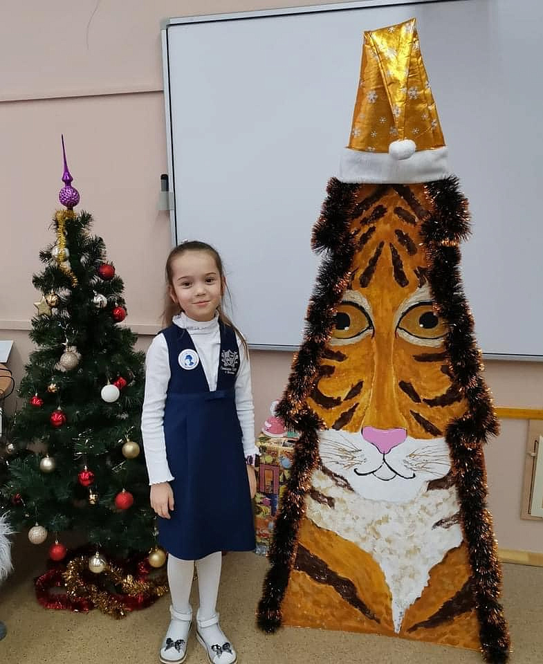 Московская школа 1409 подарит подарки и ёлки пенсионерам и детям