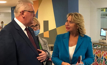 Министр образования Беларуси посетил московскую школу